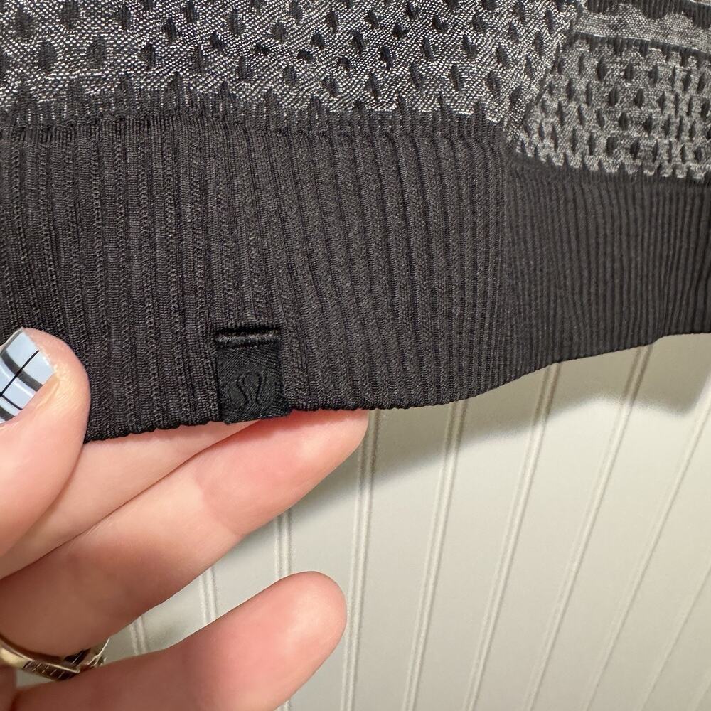 Lululemon Rest Less Pullover Thumb Holes Size 6 - Picture 6 of 7